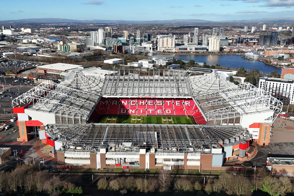 Eine Gesamtansicht von Old Trafford, das Stadion ist seit 115 Jahren die Heimat von Manchester United. Doch bald könnte es ausgedient haben.