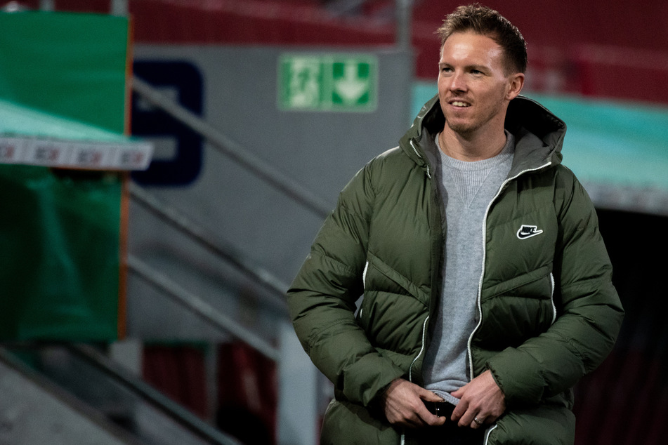 Schlechte Nachrichten für Julian Nagelsmann (33) und seine Jungs: Wegen der Einresesperre steht aktuell das Spiel gegen den FC Liverpool auf der Kippe.