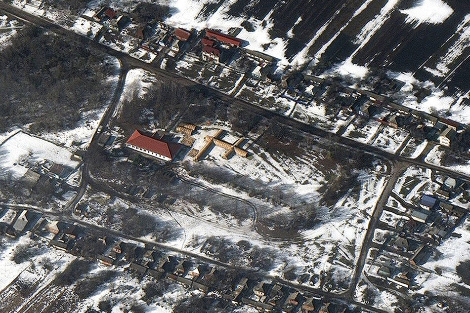 Nahe der ukrainischen Grenze wurde ein riesiges Feldlazarett errichtet.