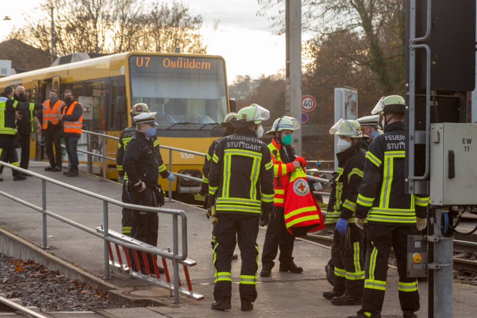 Tragisch! Frau (†60) gerät in Stuttgart unter Stadtbahn und stirbt
