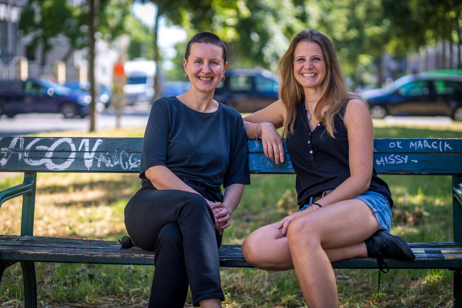 Anfang des Jahres gründeten Esti (36, links) und Luna (33) "Porn Better". Für ihr Projekt erhalten die Leipzigerinnen aktuell Unterstützung durch das Sächsische Wirtschaftsministerium.