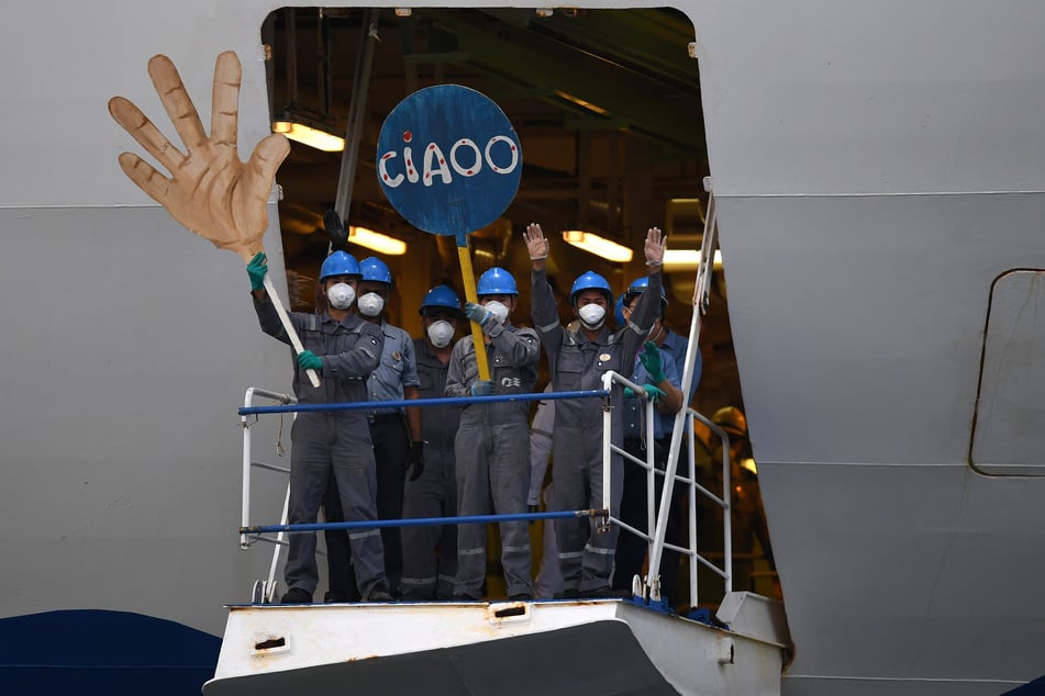 400.000 Seeleute dürfen wegen der Corona-Reiserestriktionen nicht an Land kommen und sind teils seit 17 oder mehr Monaten auf See.