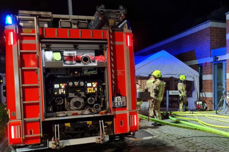 Die Feuerwehr löschte die Flammen.