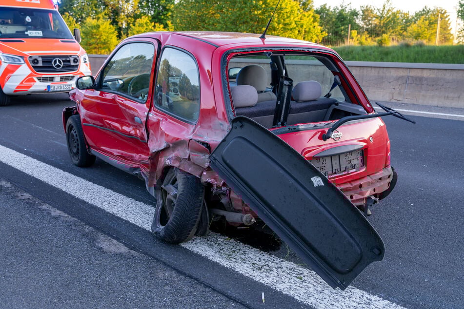 Vier Personen wurden bei dem Crash verletzt. Sie alle mussten zur weiteren Behandlung in umliegende Kliniken gebracht werden.