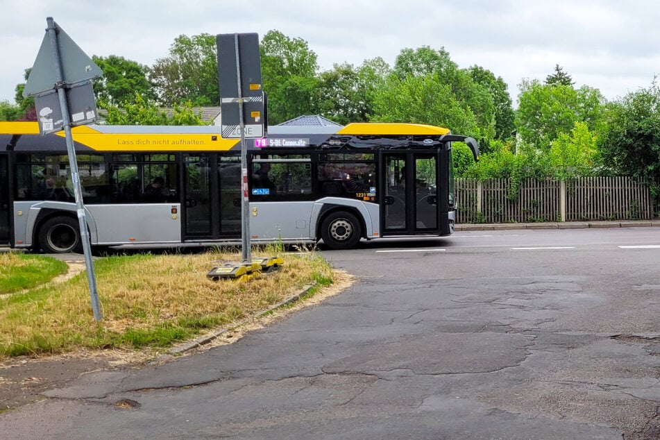 Bus-Crash in Leipzig: Junge Frau stürzt und landet im Krankenhaus