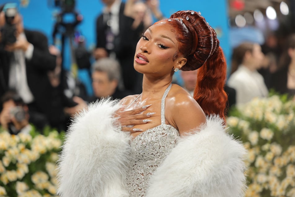 Megan Thee Stallion clarified the gossip that she wouldn't be invited to next year's Met Gala after she broke Anna Wintour's no-phone rule.