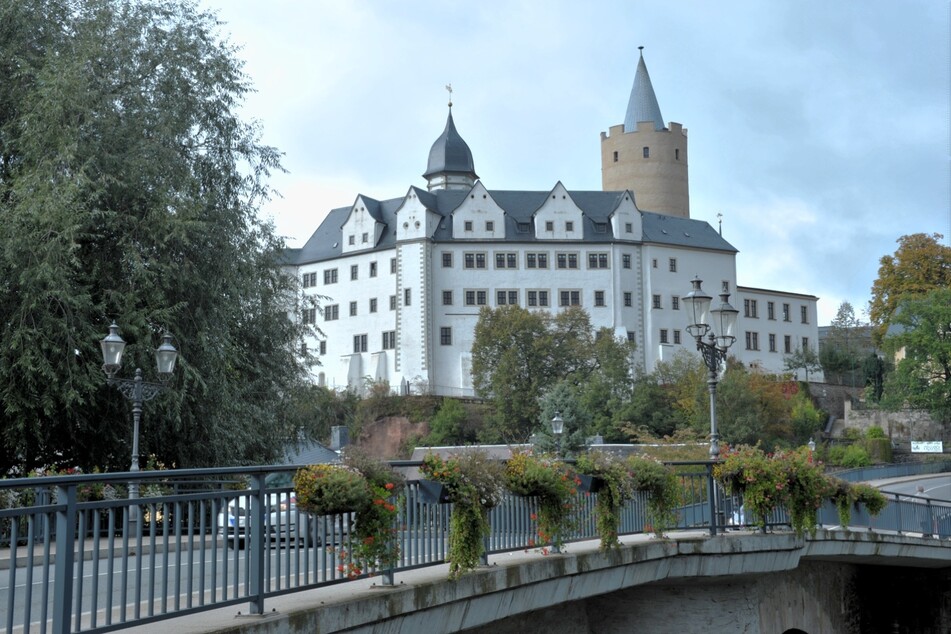 Im Schloss Wildeck findet an diesem Nachmittag ein Parkfest statt.