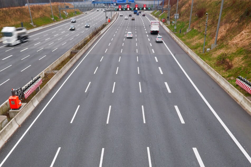 A7 vor Elbtunnel gesperrt: Autofahrer kommen nur langsam voran
