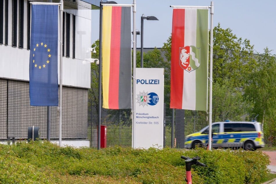 Großeinsatz gegen "Falsche Polizisten": Mehrere Gebäude durchsucht