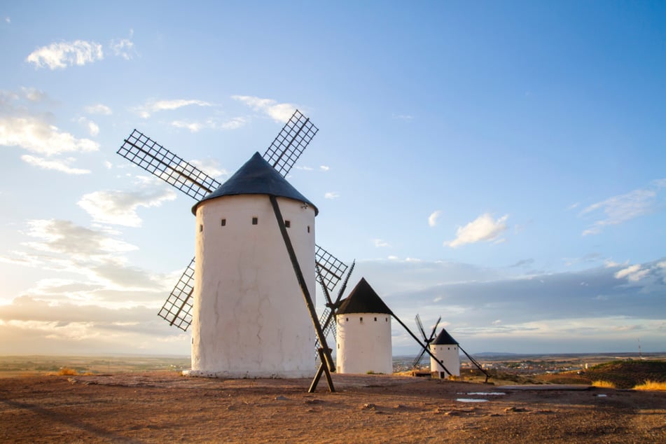 Don Quijote gehört zu den bedeutendsten Werken der Weltliteratur. Der Kampf des Helden gegen Windmühlen ist ein Symbol dafür, Vergebliches zu wagen.