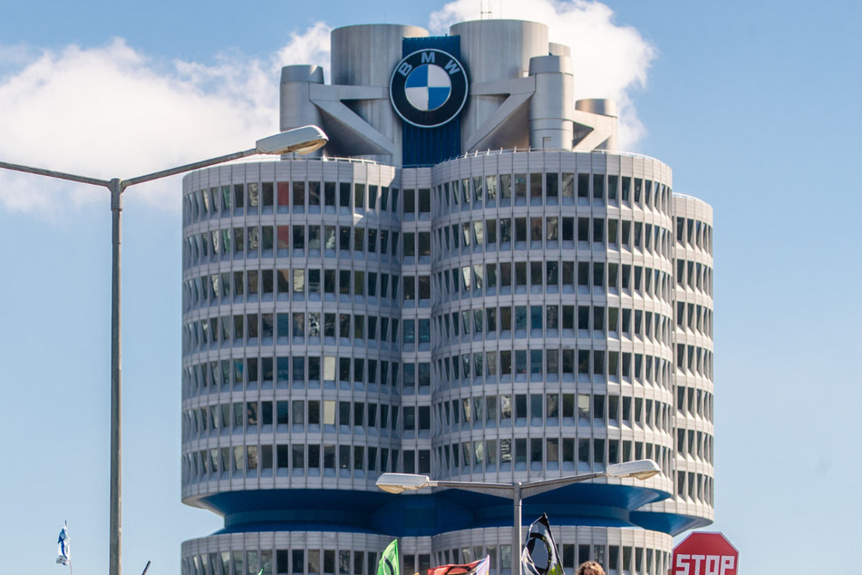 BMW will "Zukunftstechnologien und Arbeitsplätze" in ein niederbayerisches Dorf bringen und in Straßkirchen ein neues Werk errichten.