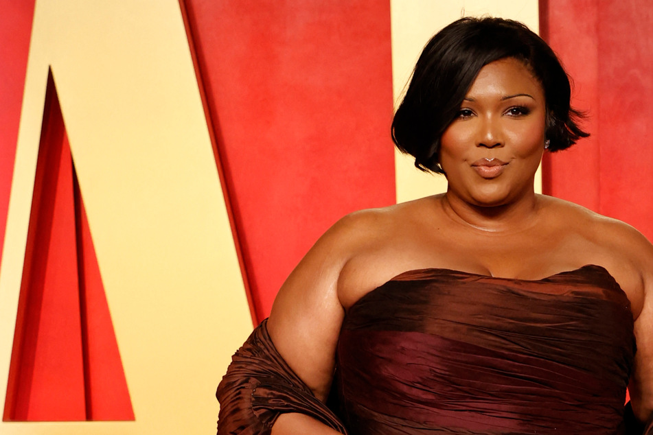 Lizzo wows with new look at the Vanity Fair Oscars afterparty