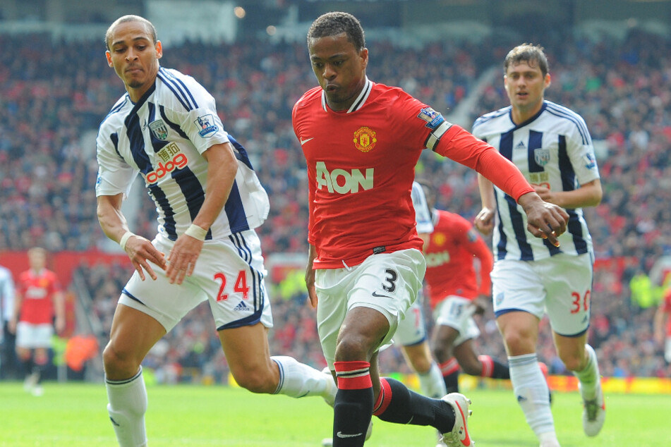 Von 2006 bis 2014 war Patrice Evra (41, M.) für Manchester United am Ball.