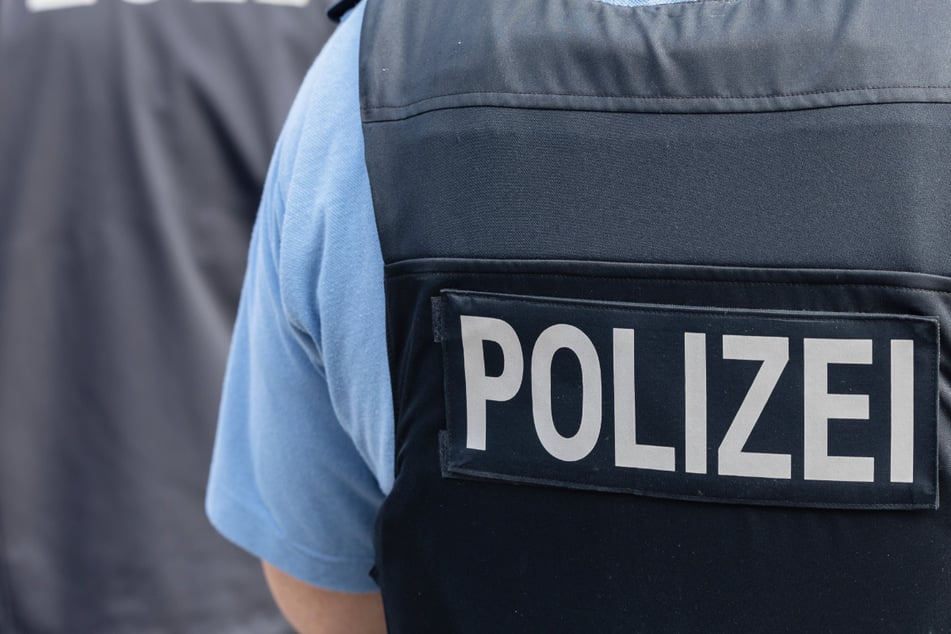 Angriff auf Gläubige in Hanau? Stahlkügelchen durchschlagen Kirchenfenster