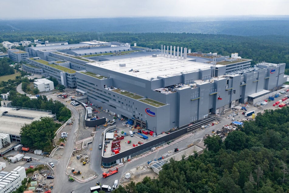Blick auf die neue Smart Power Fab von Infineon. Das neue Werk geht am 2. Juli 2026 offiziell in Betrieb.