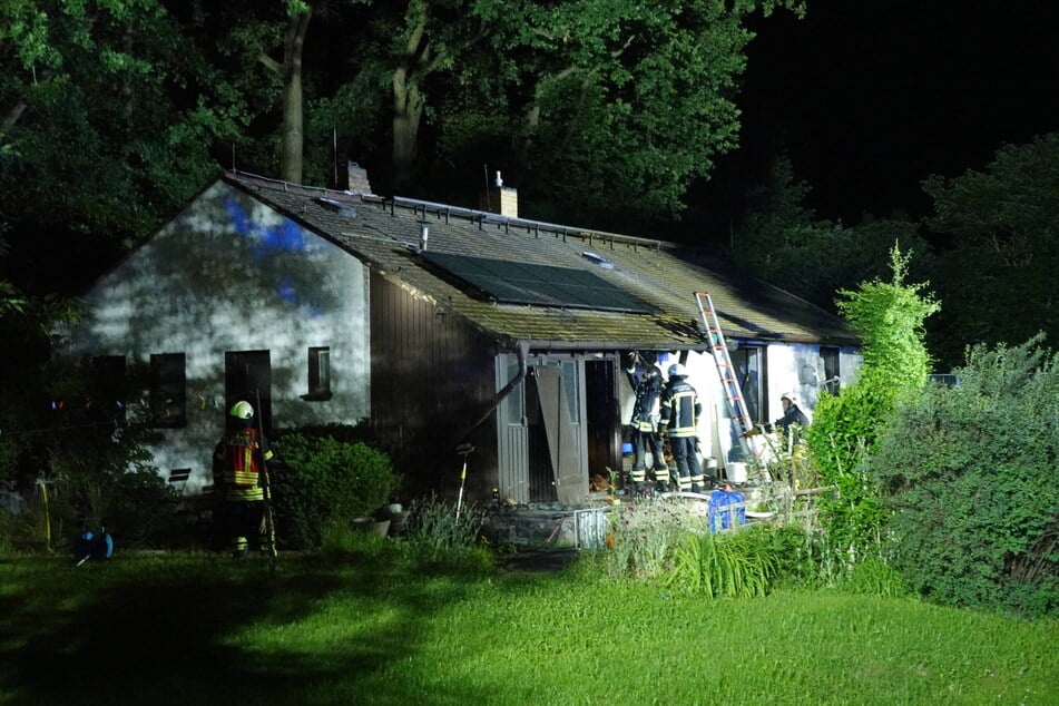 An dem Einfamilienhaus wurde ein Feuer gelegt.