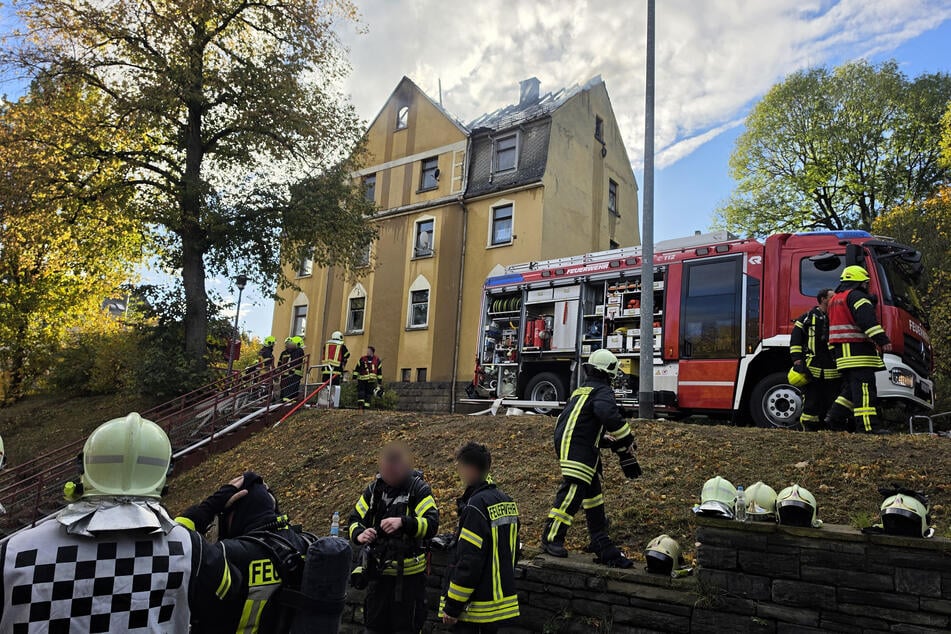 Brand im Vogtland: Leerstehendes Haus in Flammen