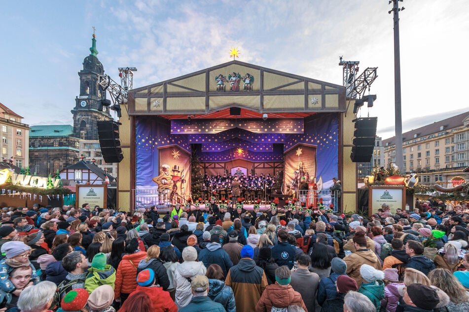 Beim Dresdner Striezelmarkt gehört ein musikalisches Bühnenprogramm zum Standard. Fortan wird dies nur noch in abgespeckter Form zu erleben sein.