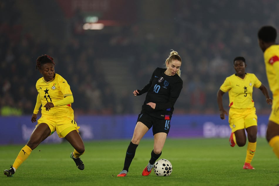 Die Mittelfeldspielerin spricht erstmals über die traumatischen Erfahrungen, die sie machen musste.