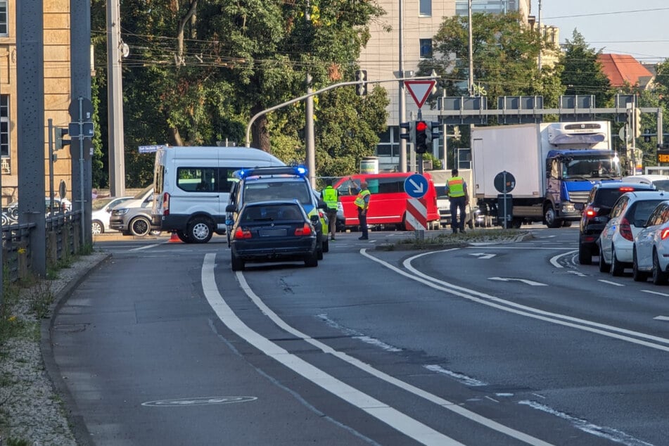 In Leipzig kam es am Mittwochmorgen zu einem Unfall zwischen einem Kleintransporter und einer Fußgängerin (16).