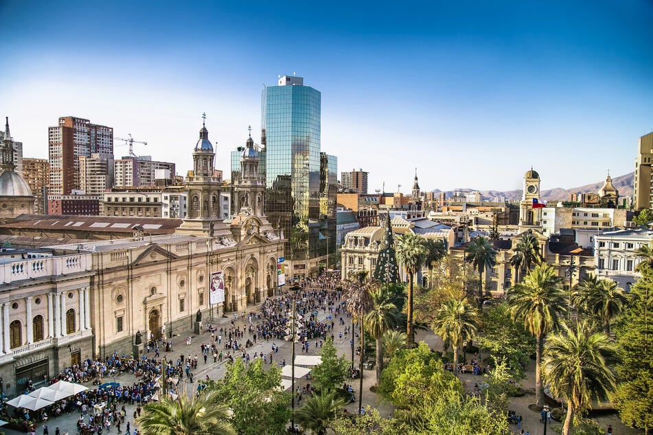 Die Studierendenbüros liegen an exotischen Orten mit "Humanpotenzial" wie Santiago de Chile. Insgesamt sieben gibt es davon.