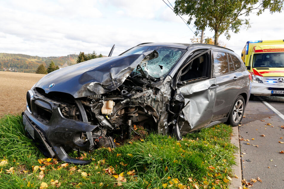 Durch den Unfall entstand am BMW Totalschaden.