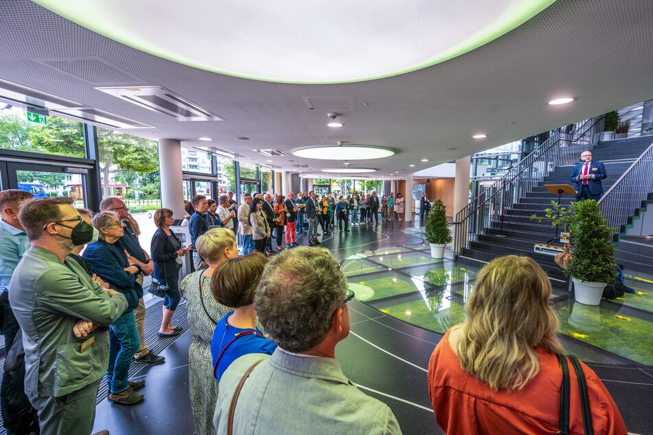 Die Veranstaltungszentren C3 haben am Mittwoch gemeinsam mit Oberbürgermeister Sven Schulze (49, SPD, r.) das neue Carlowitz Congresscenter in der Chemnitzer Stadthalle eröffnet.