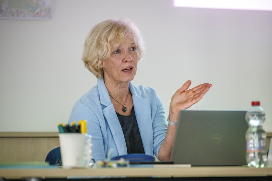 Dresdens Straßenbeleuchtung liegt in der Verantwortung des Straßen- und Tiefbauamtes unter Leitung von Simone Prüfer (60).