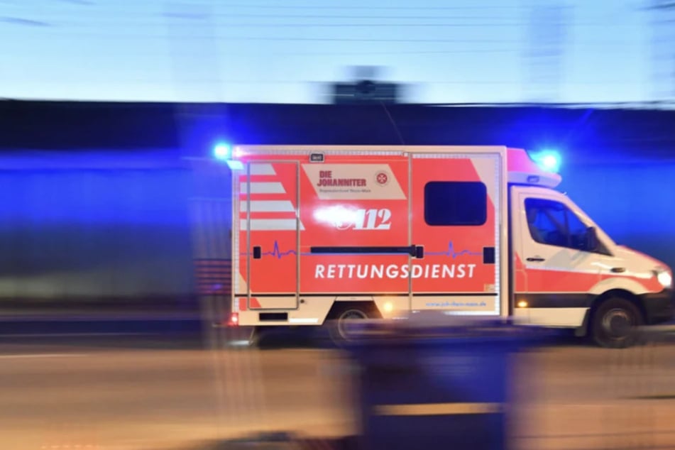 Die 14-Jährige wurde vorsorglich in ein Krankenhaus gebracht. (Symbolbild)