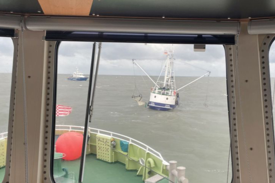 Dramatische Rettung! Fischkutter sinkt in der Elbmündung