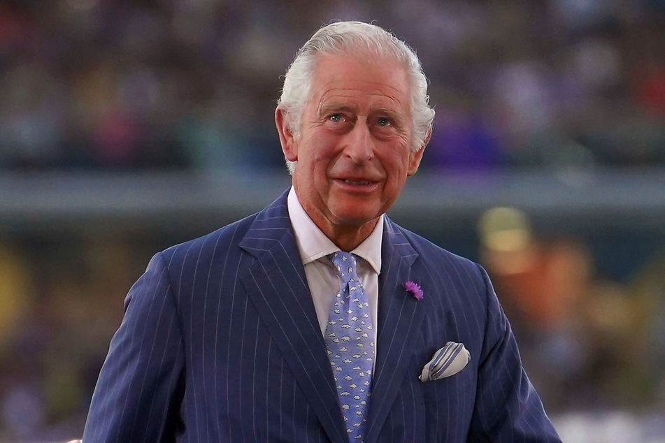 Der britische Thronfolger Prinz Charles (73) soll mehr als eine Million Pfund von der Familie bin Ladens angenommen haben.