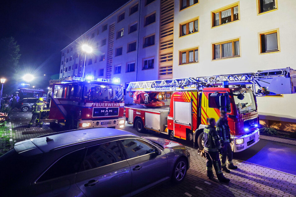 Explosion in Küche: Verletzte Person bei Wohnungsbrand