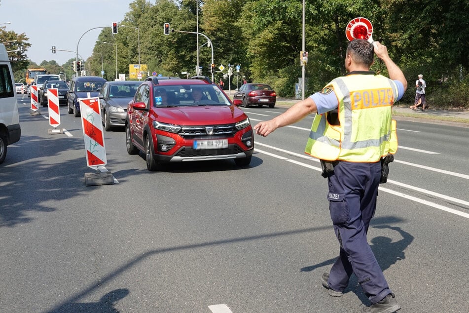 Die Polizei hat am heutigen Donnerstag in der Stauffenbergallee Großkontrollen durchgeführt.