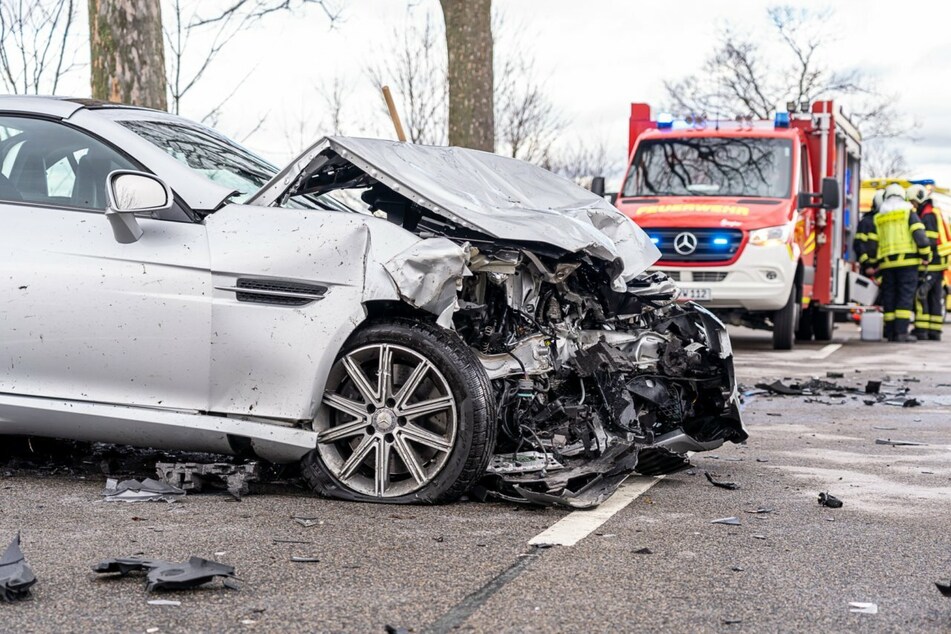 Frontalkollision in Auerbach: Zwei Frauen schwer verletzt