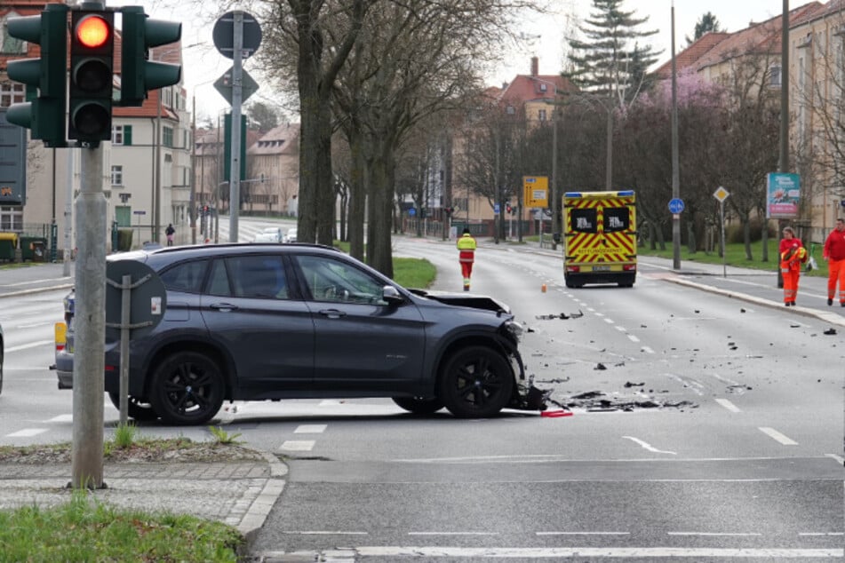 Das Unglück passierte als der BMW auf die Teplitzer Straße auffahren wollte.