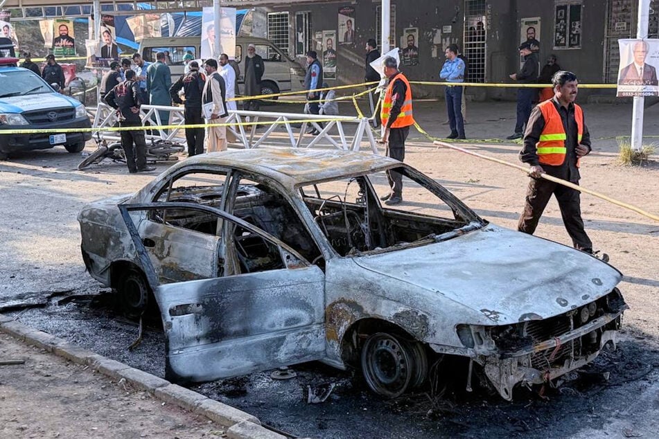 Před místním okresním soudem vybuchla automobilová bomba.