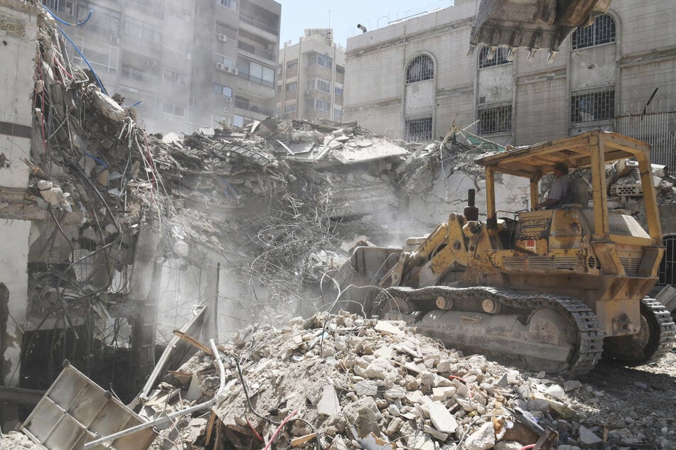 Ein zerstörtes Gebäude in Damaskus (Syrien) nach einem mutmaßlichen israelischen Raketenangriff. (Archivbild)