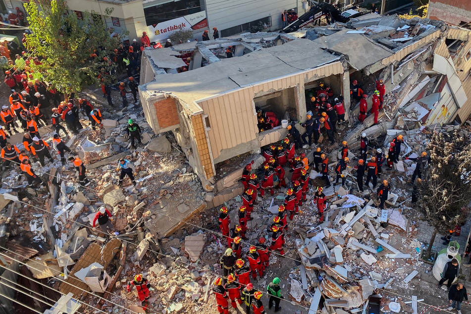 Großes Wohnhaus in der Türkei eingestürzt: Unter den Toten auch zwei Kinder