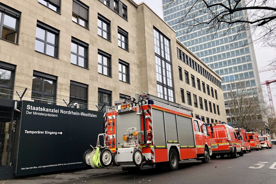 Verdächtiges Pulver: Großeinsatz an Düsseldorfer Staatskanzlei
