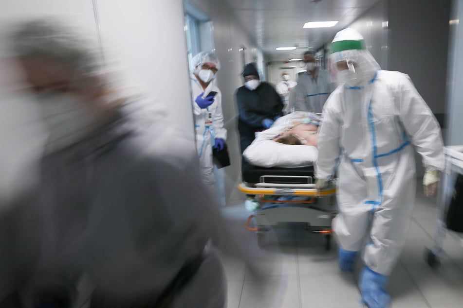 Die Lage in den Krankenhäusern ist dramatisch. Geplante Operationen müssen verschoben und Patienten verlegt werden.