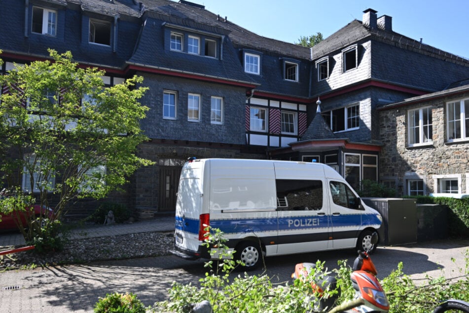 Drei Tote nach Flammen-Inferno in Gehöft