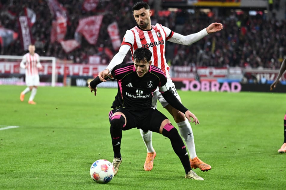 Im Hinspiel gegen Freiburg mussten sich die HSV-Profis knapp geschlagen geben. Gelingt am Sonntag die Revanche?