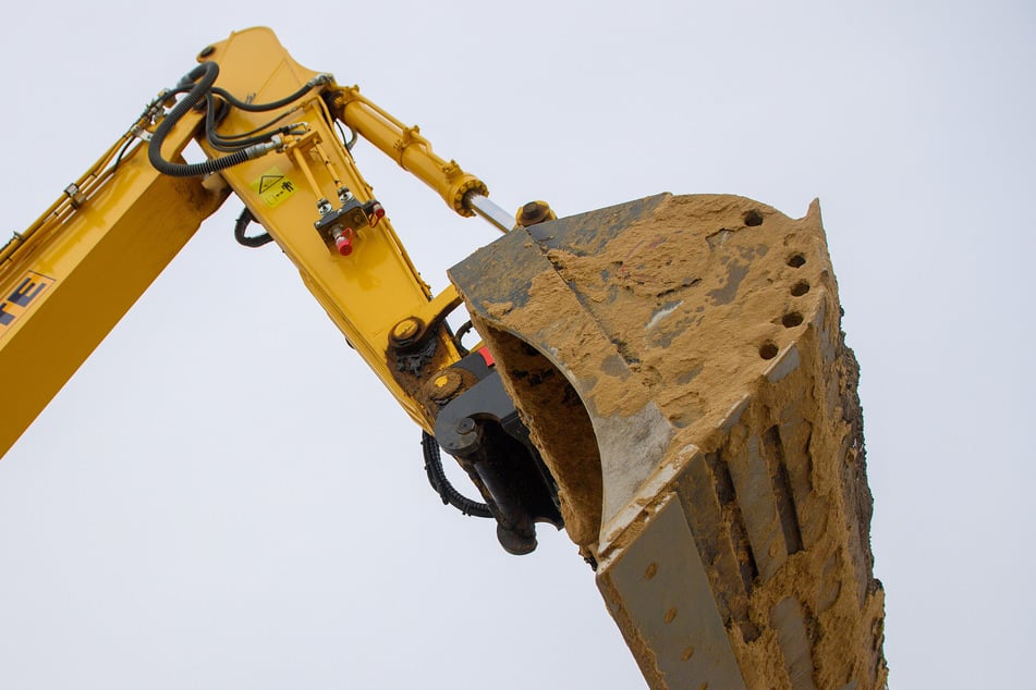 Auf der Dresdner Straße finden Arbeiten zum Breitbandausbau statt. (Symbolbild)