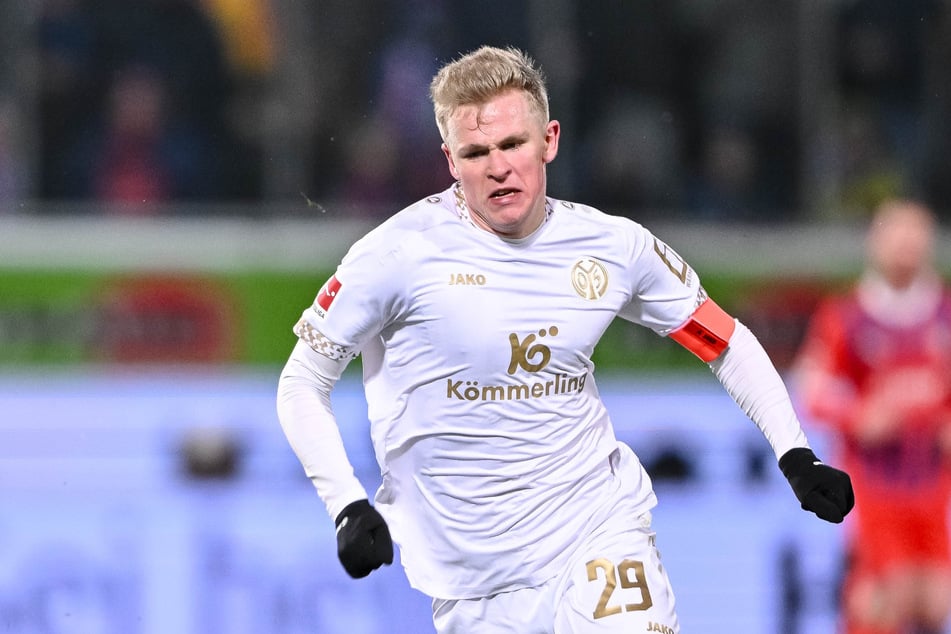 Der Transferpoker um Jonathan Burkardt (24) zwischen Mainz 05 und Eintracht Frankfurt hat sich bereits monatelang hingezogen, jetzt scheint eine Lösung in Sicht.