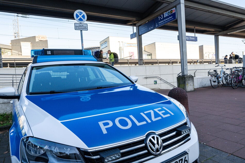 Die Polizei hat nach dem schweren Zusammenstoß am Sonntagmorgen Ermittlungen zum Unfallhergang aufgenommen. (Archivbild)