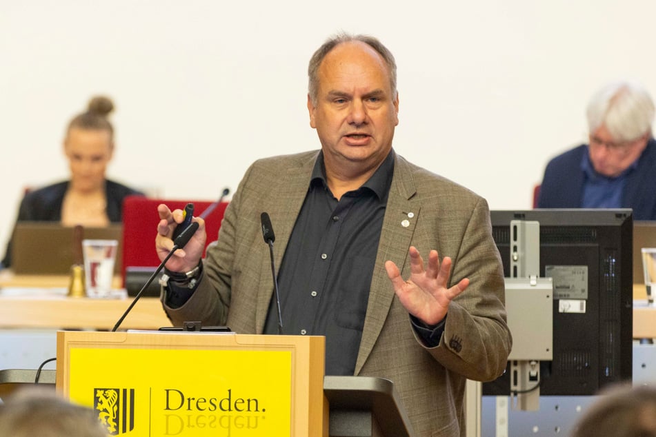 Auch OB Dirk Hilbert (54, FDP) sprach im Rat.