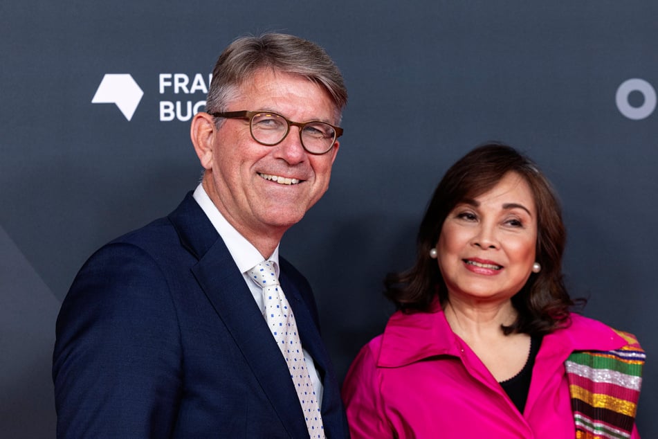Wolfram Weimer (parteilos, l.), Staatsminister für Kultur und Medien, und die philippinische Senatorin Loren Legarda bei der Eröffnungsveranstaltung: Die Philippinen sind in diesem Jahr der Ehrengast.