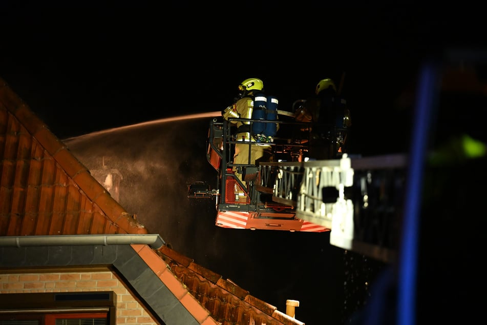 Ermittler gehen nach dem Brand in Marzahn von einem Verbrechen aus. (Archivbild)