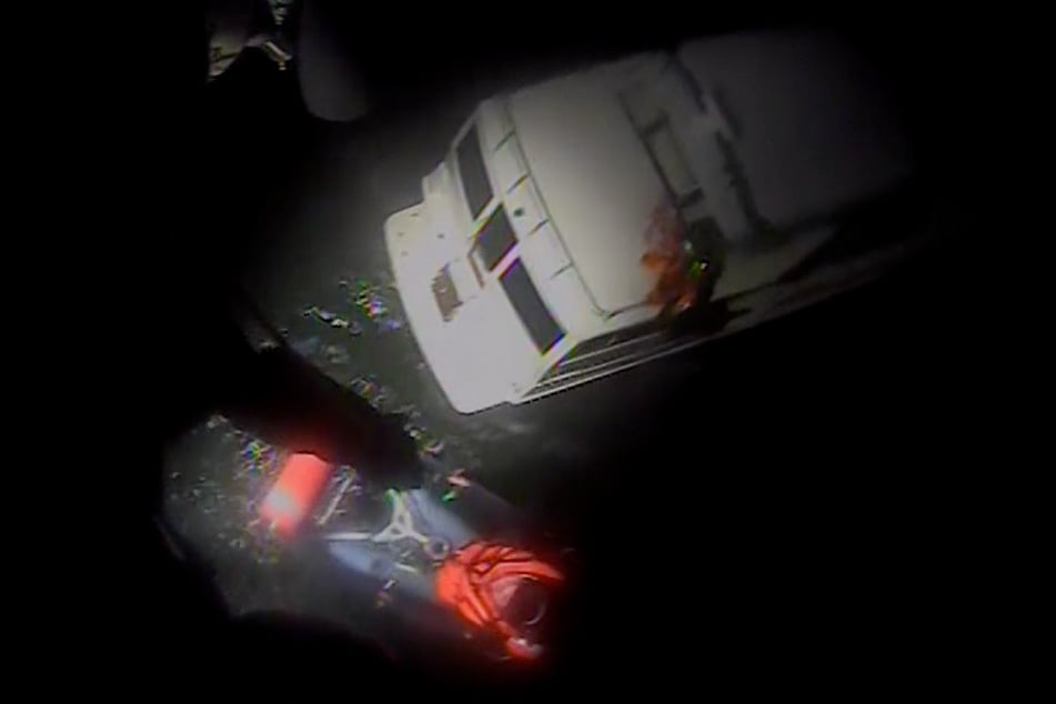 Aufgrund der schwierigen Wetterbedingungen konnten die hilflosen Personen nur per Helikopter gerettet werden.