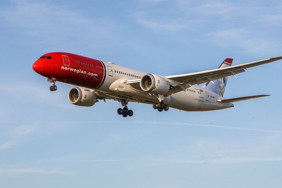 A first step: the airline Norwegian wants to reduce its CO2 emissions by 45% within 20 years.